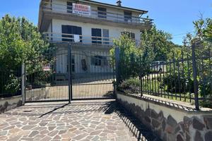 Villa di 400 m² con 5 locali a Pereto