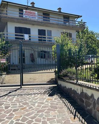 Villa di 400 m² con 5 locali a Pereto
