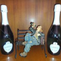 Vintage statuetta uomo ubriaco su panchina