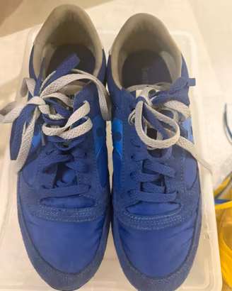 SAUCONY