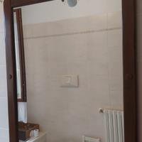 Specchiera bagno con bordo in legno + mensole vetr