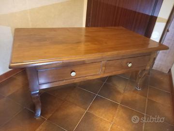 Tavolino in legno in stile arte povera.