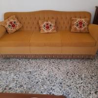 divanoletto  in velluto ocra
