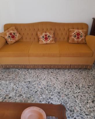 divanoletto  in velluto ocra