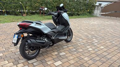X-max 300