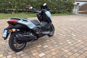 X-max 300
