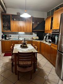 Cucina Angolare in Legno Completa + Tavolo Allunga