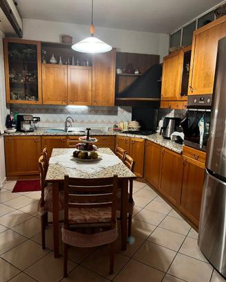 Cucina Angolare in Legno Completa + Tavolo Allunga