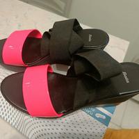 Scarpe estive con zeppa nere e fucsia 