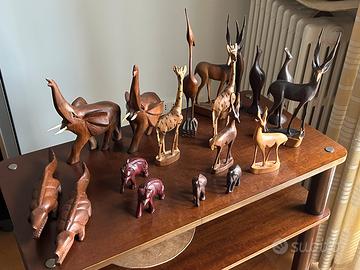 Lotto di 18 sculture di animali in legno