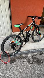 Mtb ammortizzata con cambio e freni a disco