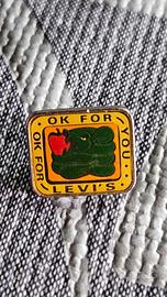 Spilla Vintage Levi's in Acciaio - Design Unico