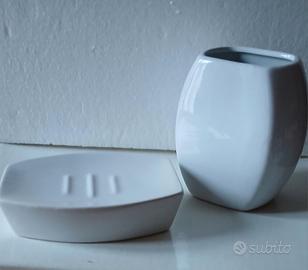 Portasapone  portaspazzolini. In ceramica 