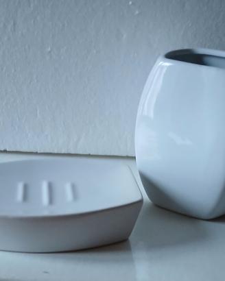 Portasapone  portaspazzolini. In ceramica 
