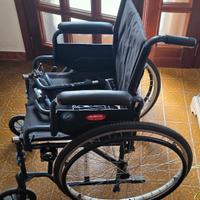 Sedia a rotelle pieghevole