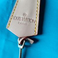 Luchetto in ottone scritto  Louis Vuitton