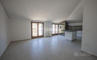 APPARTAMENTO RISTRUTTURATO IN ZONA CENTRALE - GRO