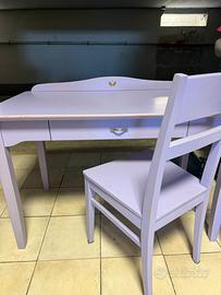 Scrivania e sedia in legno pregiato color glicine
