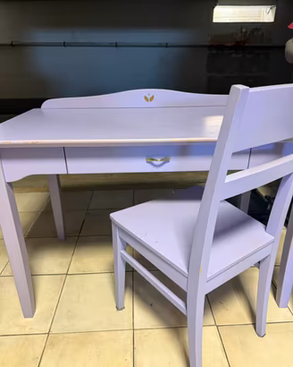 Scrivania e sedia in legno pregiato color glicine