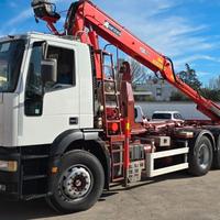 Iveco scarrabile con gru marchesi