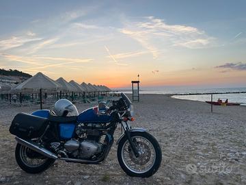 Triumph thruxton