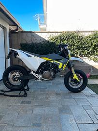 Husqvarna 701 supermoto A2