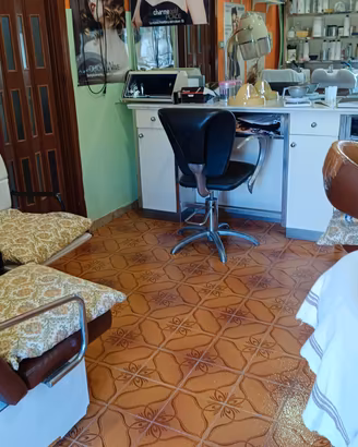 arredamento negozio per parrucchieri o barbiere 
