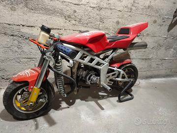 Due Minimoto, più pezzi ricambio.