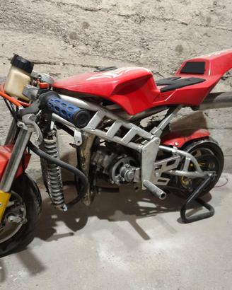 Due Minimoto, più pezzi ricambio.