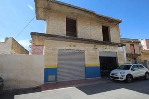 Rustico di 160 mq con 140 mq di locale artigianale