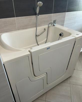 Vasca da bagno per disabili/anziani