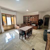 Adz. via foria- locato ,ristrutturato