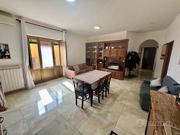 Adz. via foria- locato ,ristrutturato