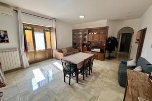 Adz. via foria- locato ,ristrutturato