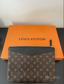 Pochette Daily Louis Vuitton