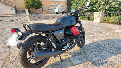 Moto Guzzi V7 III Carbon