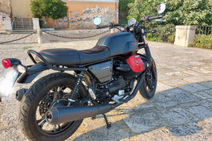 Moto Guzzi V7 III Carbon