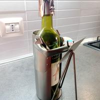 Portabottiglia in metallo - scultura in metallo