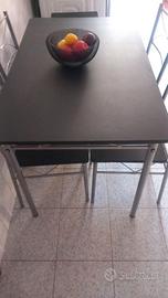 Tavolo da cucina con 4 sedie – Come nuovo