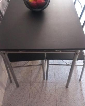 Tavolo da cucina con 4 sedie – Come nuovo