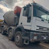 Betoniera Iveco 410.37 con motore ausiliario
