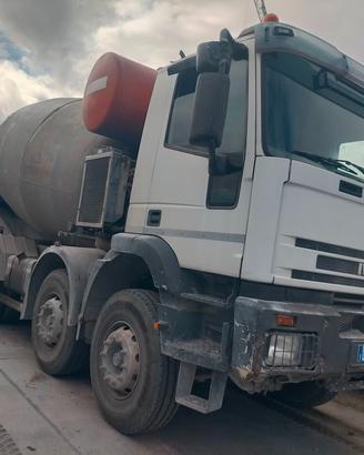 Betoniera Iveco 410.37 con motore ausiliario
