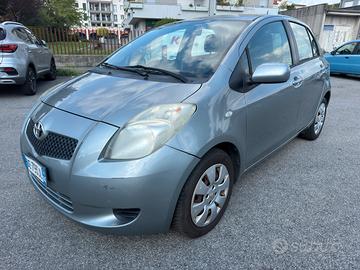 Toyota yaris 1.3 5porte