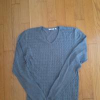 maglia grigia scollo a V