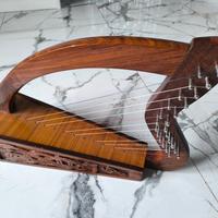arpa in legno intagliato 