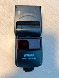 Nikon SB600 con custodia