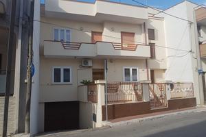 Fabbricato appartamenti, terreno e garage