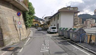 Immobile in asta di 220 m² con 5 locali e box auto