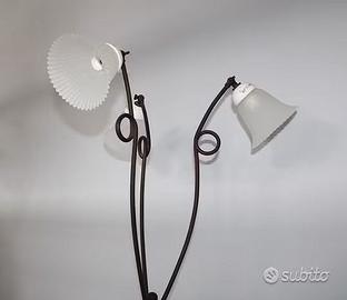 Lampada da terra in ferro battuto