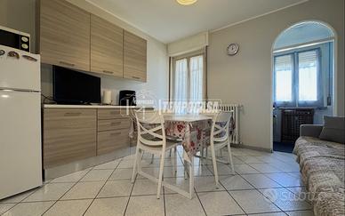 TRILOCALE CON DOPPIO BALCONE IN CENTRO COSSATO!